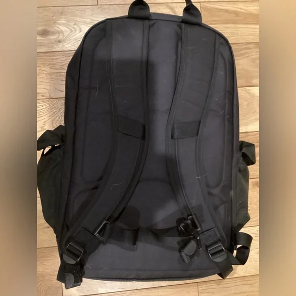 Filson surveyor 36 L Black Men's Backpack - Picture 4 of 13